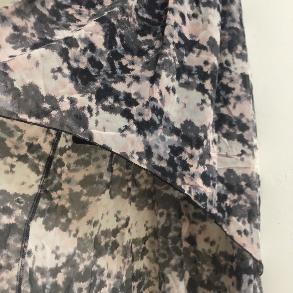 Asymmetrical dress long in the back. NWT small - Picture 2 of 6